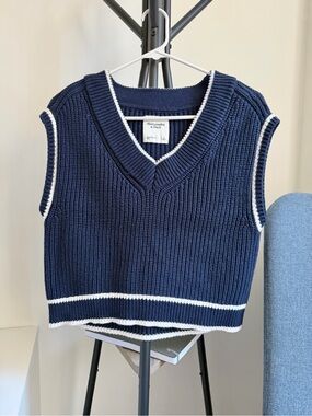 Abercrombie Navy / White Knit Cropped Sweater Vest Size S